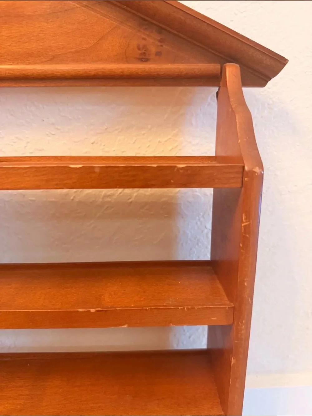 LENOX Spice Jar Village House Display Shelf in Warm Brown